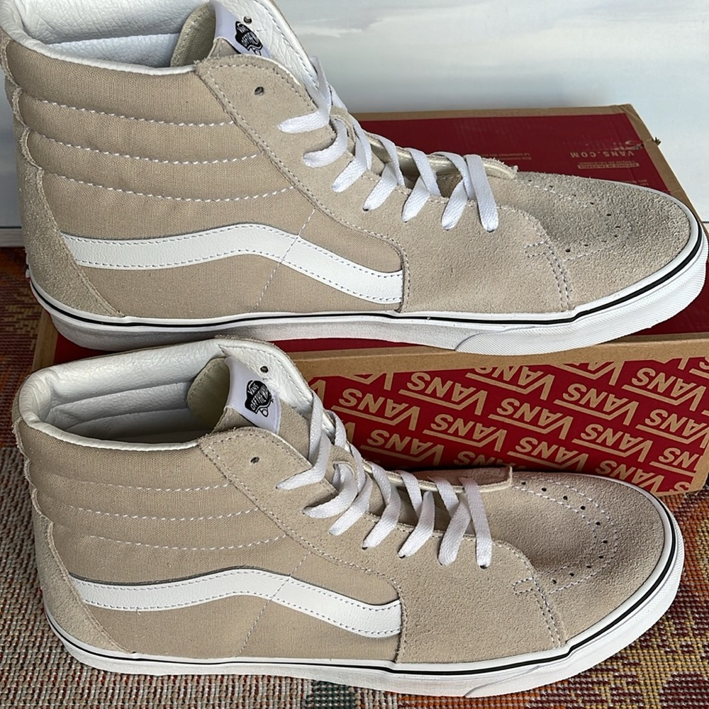 Vans Men’s Sk8-Hi
Color Theory French Oak
VN0005U9BLL
Sneakers - Picture 2 of 16